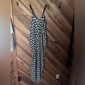 Black and cream, geometrical pattern pockets very flattering